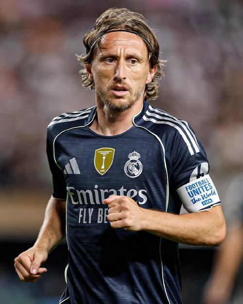 轰36+13+7夺冠！中国男篮又一15岁2米03前锋蹿升：新版小丁太猛